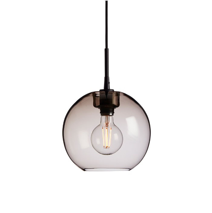 Suspension Gloria dimmable avec base en métal et abat-jour en verre au design contemporain par Belid Suspension Gloria dimmable avec base en métal et abat-jour en verre au design contemporain par Belid