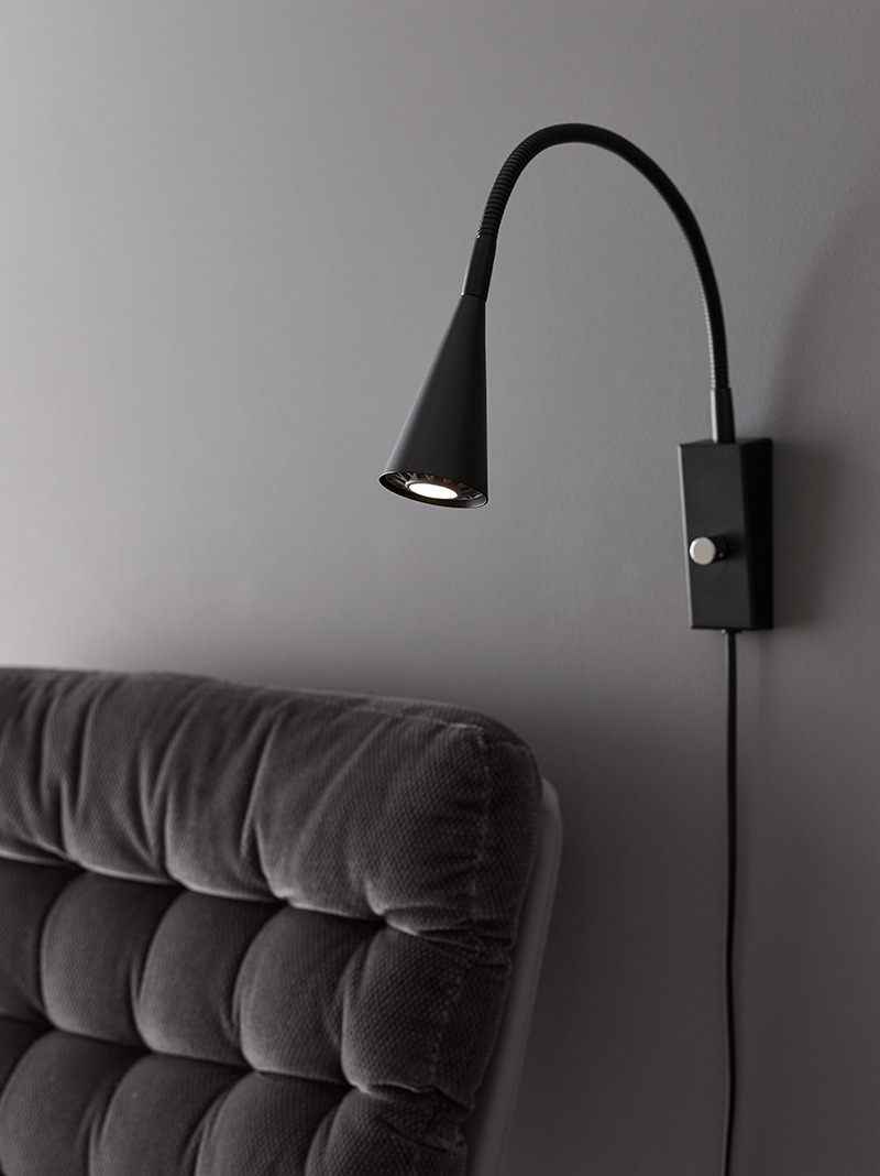 Applique Ledro dimmable avec base en métal et tête flexible au design contemporain par Belid Applique Ledro dimmable avec base en métal et tête flexible au design contemporain par Belid