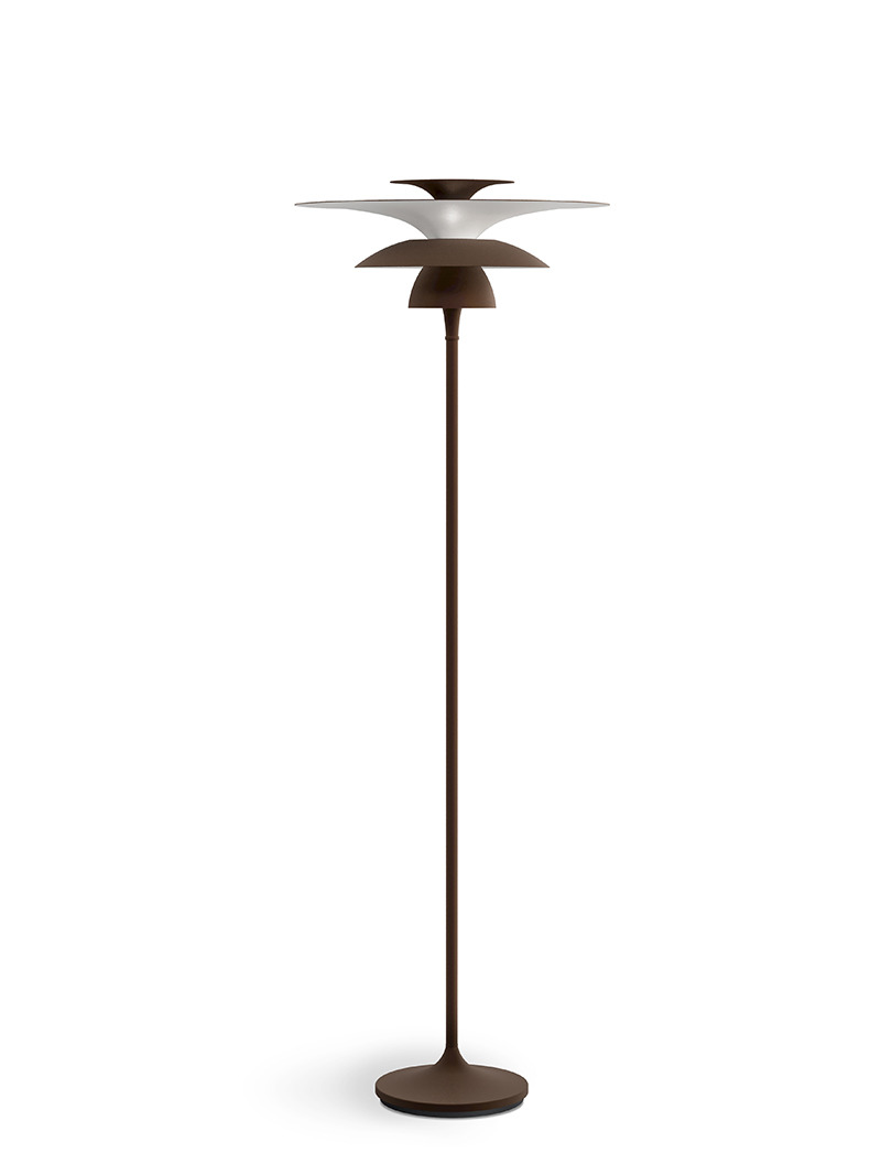 Lampadaire Picasso avec base en métal au design contemporain par Belid Lampadaire Picasso avec base en métal au design contemporain par Belid