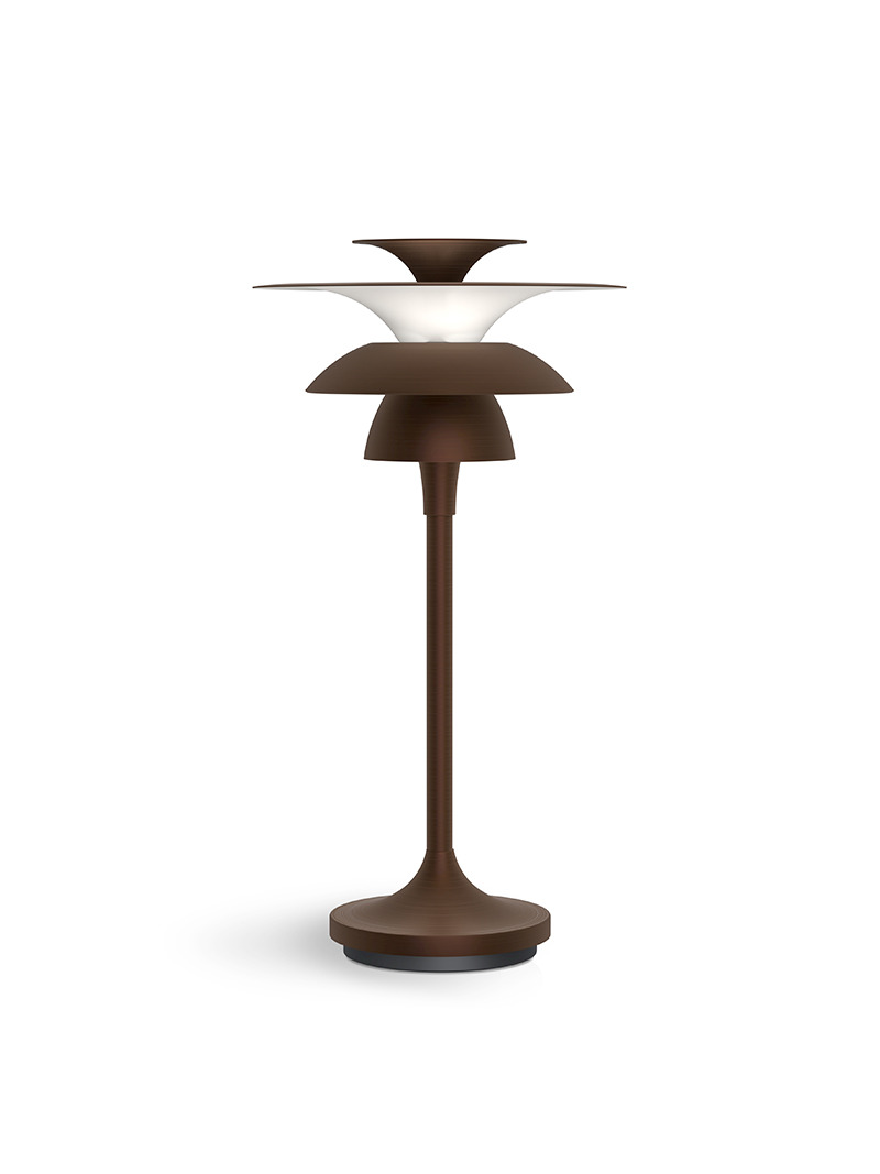 Lampe à poser Picasso avec base en métal au design contemporain par Belid Lampe à poser Picasso avec base en métal au design contemporain par Belid