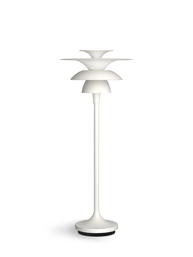 Lampe à poser Picasso avec base en métal au design contemporain par Belid Lampe à poser Picasso avec base en métal au design contemporain par Belid