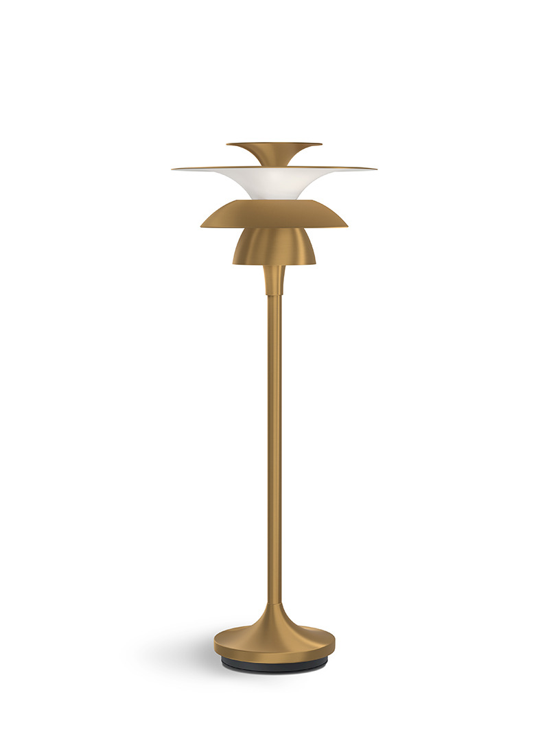 Lampe à poser Picasso avec base en métal au design contemporain par Belid Lampe à poser Picasso avec base en métal au design contemporain par Belid