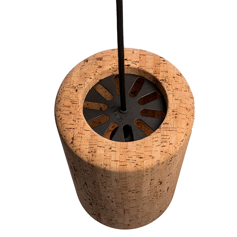 Suspension Porto base en métal et abat-jour en liège au design contemporain par Belid Suspension Porto base en métal et abat-jour en liège au design contemporain par Belid