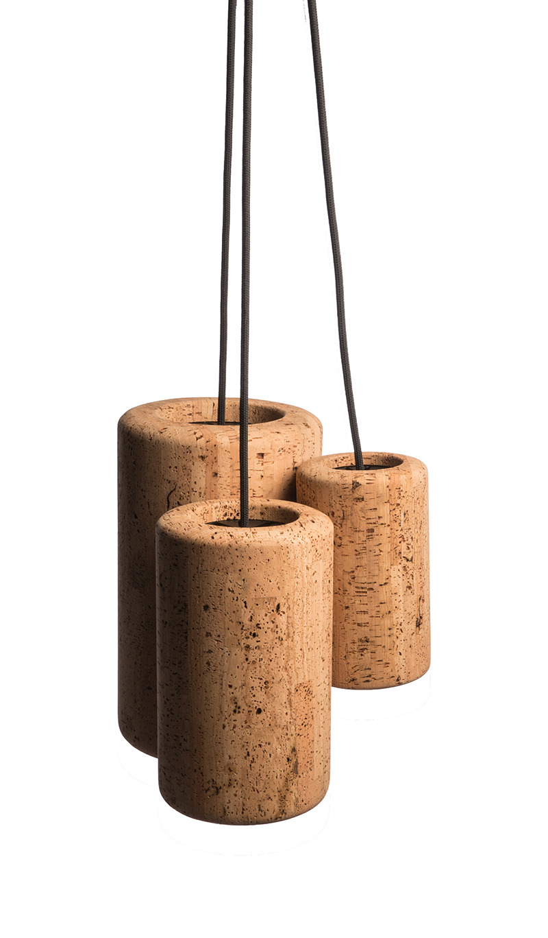 Suspension Porto base en métal et abat-jour en liège au design contemporain par Belid Suspension Porto base en métal et abat-jour en liège au design contemporain par Belid