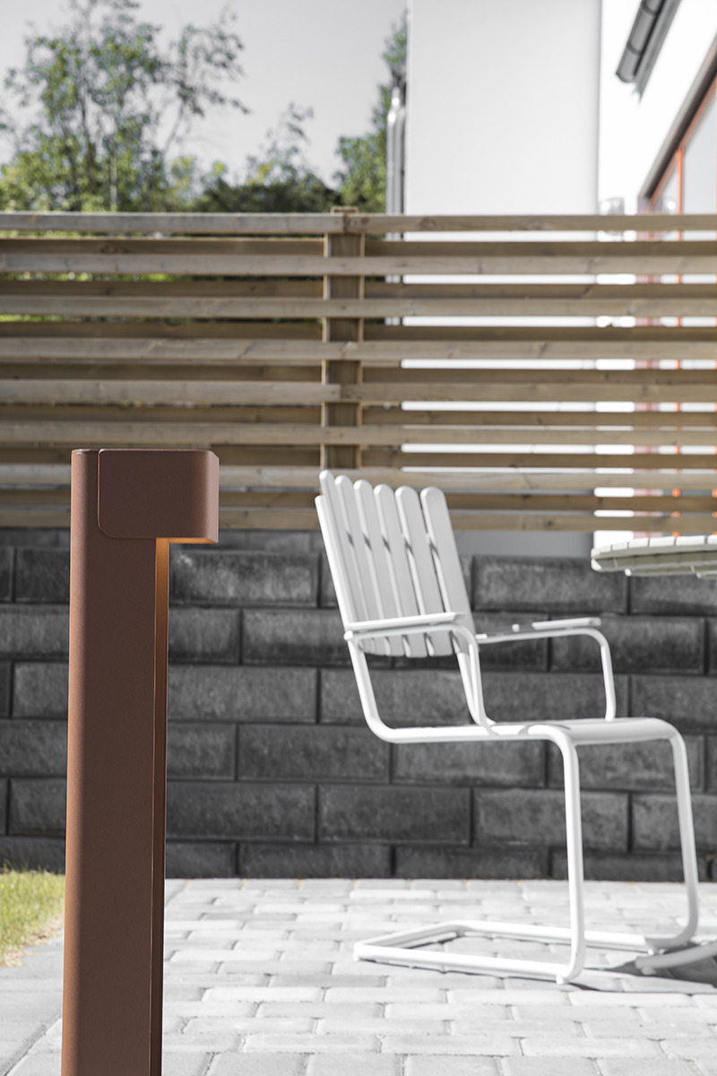 Lampadaire extérieur Taurus dimmable avec base en métal au design contemporain par Belid Lampadaire extérieur Taurus dimmable avec base en métal au design contemporain par Belid