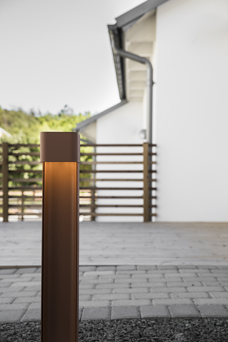 Lampadaire extérieur Taurus dimmable avec base en métal au design contemporain par Belid Lampadaire extérieur Taurus dimmable avec base en métal au design contemporain par Belid