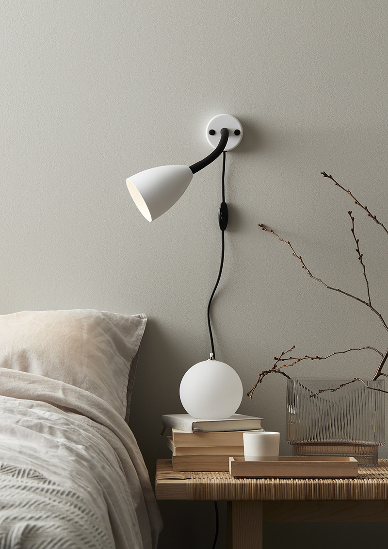 Applique Trotsig avec base en métal et tête abat-jour flexible au design contemporain par Belid