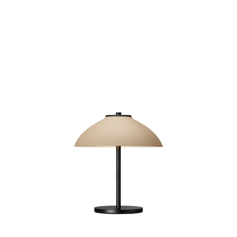 Lampe à poser Vali avec base en métal Noir au design contemporain par Belid Lampe à poser Vali avec base en métal Noir au design contemporain par Belid
