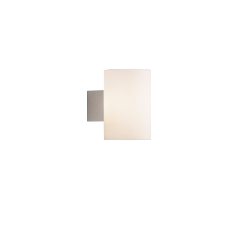 Applique Evoke base en métal avec abat-jour en verre opale au design contemporain par Herstal Applique Evoke base en métal avec abat-jour en verre opale au design contemporain par Herstal