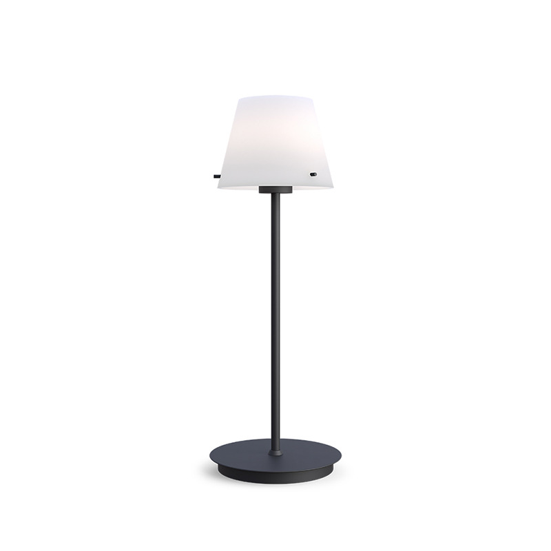 Lampe à poser Gil Il base en métal au design contemporain par Herstal