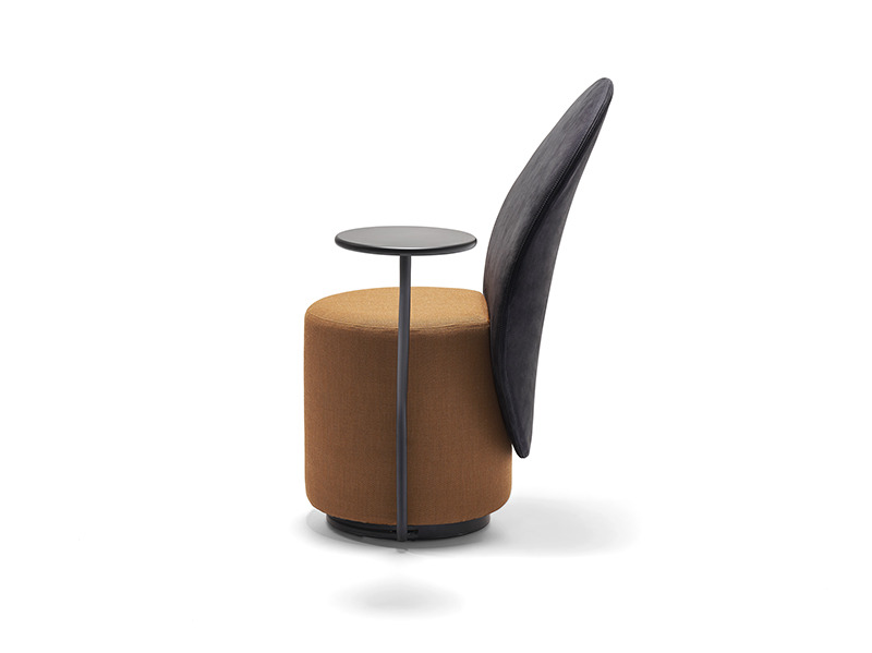 Fauteuil Loomi en tissu Eco-nubuck 100% polyester au design contemporain de Lapo Ciatti x Opinion Ciatti Fauteuil Loomi en tissu Eco-nubuck 100% polyester au design contemporain de Lapo Ciatti x Opinion Ciatti
