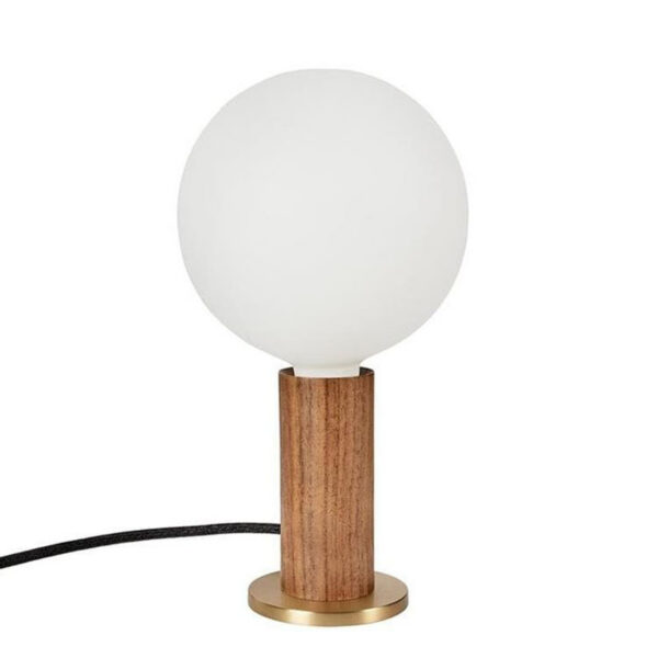 Lampe à poser Knuckle base en acier et corps en bois avec ampoule LED Sphere IV au design contemporain par Studio Tala x Tala