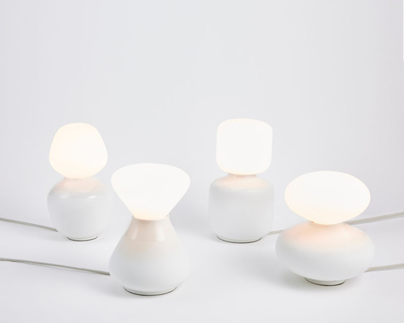 Lampe à poser Reflection base en porcelaine de David Weeks au design contemporain x Tala Lampe à poser Reflection base en porcelaine de David Weeks au design contemporain x Tala