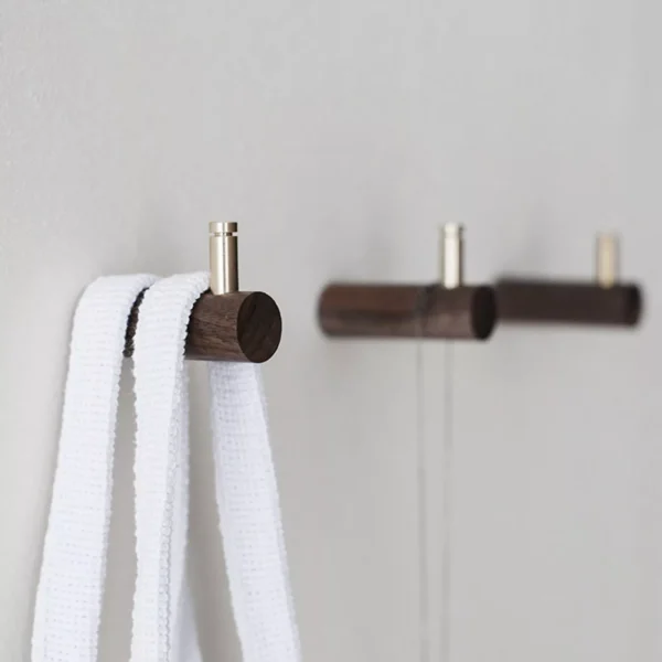 Patère murale Wood-Metal 2 au design chic en métal doré et en bois naturel