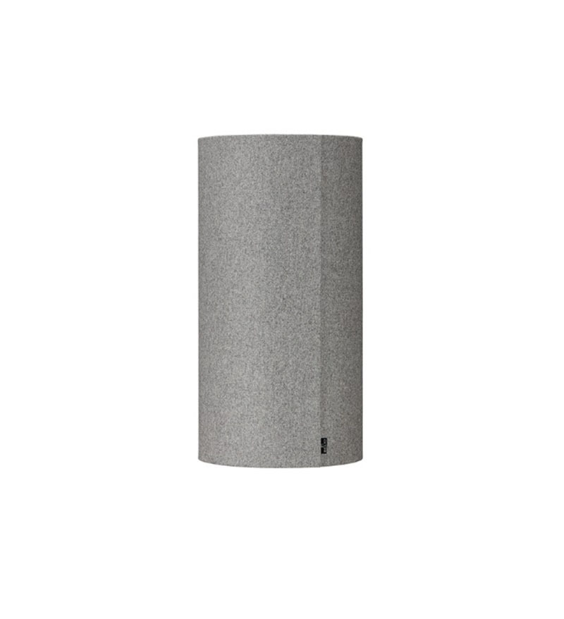 Lampadaire Pensile avec base en acier et abat-jour cylindrique en laine au design contemporain par Belid Lampadaire Pensile avec base en acier et abat-jour cylindrique en laine au design contemporain par Belid