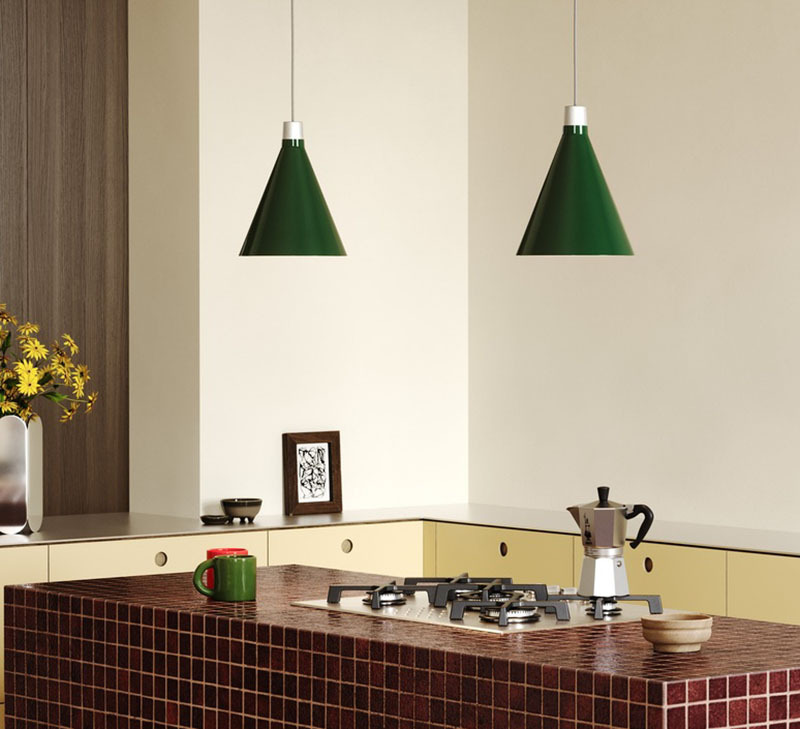 Suspension Bower base en aluminium anodisé avec abat-jour en cône au design contemporain de Tala Suspension Bower base en aluminium anodisé avec abat-jour en cône au design contemporain de Tala
