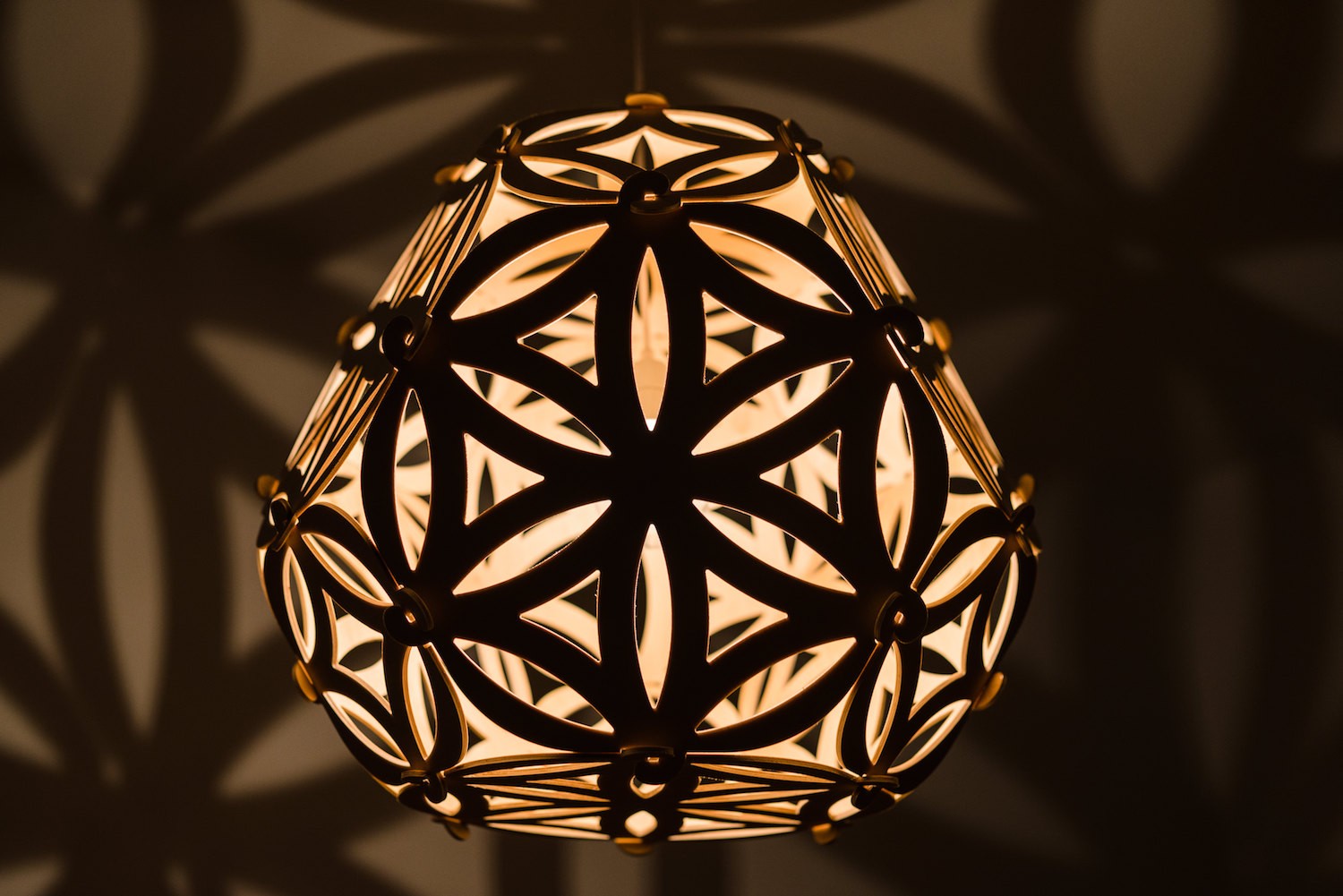 Suspension Solar compact par Jaanus Orgusaar au design scandinave