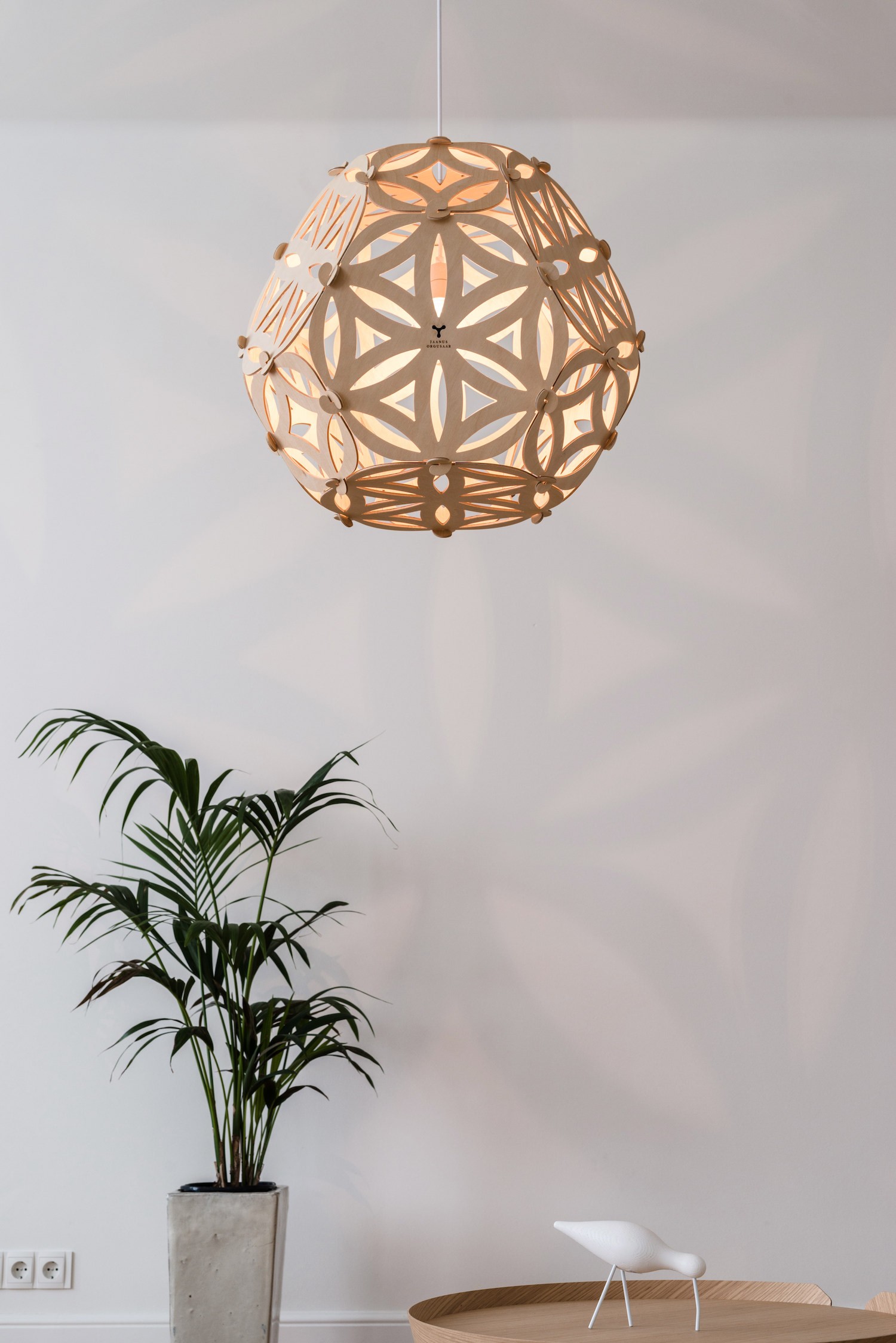 Suspension Solar compact par Jaanus Orgusaar au design scandinave