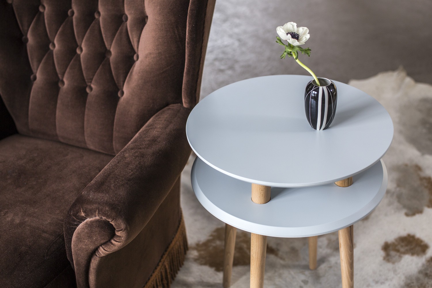 Table basse en bois UFO high par Magdalena Garncarz et Szymon Hanczar