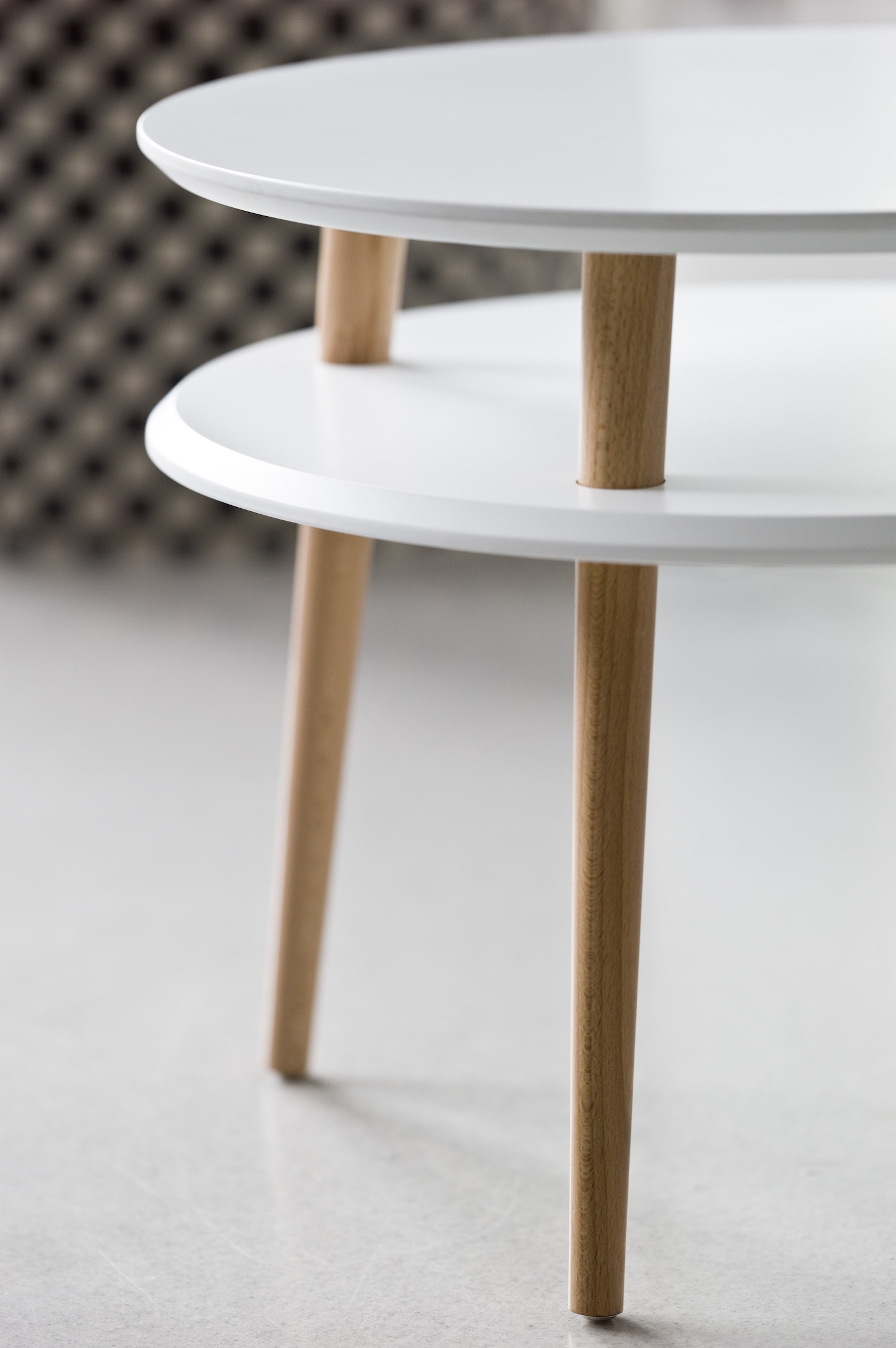 Table basse en bois UFO medium par Magdalena Garncarz et Szymon Hanczar Table basse en bois UFO medium par Magdalena Garncarz et Szymon Hanczar