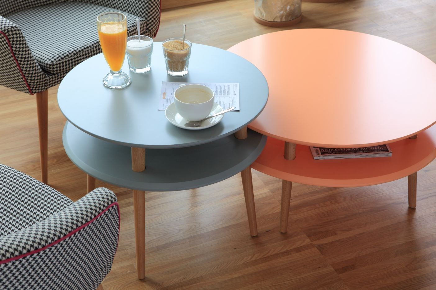 Table basse en bois UFO medium par Magdalena Garncarz et Szymon Hanczar