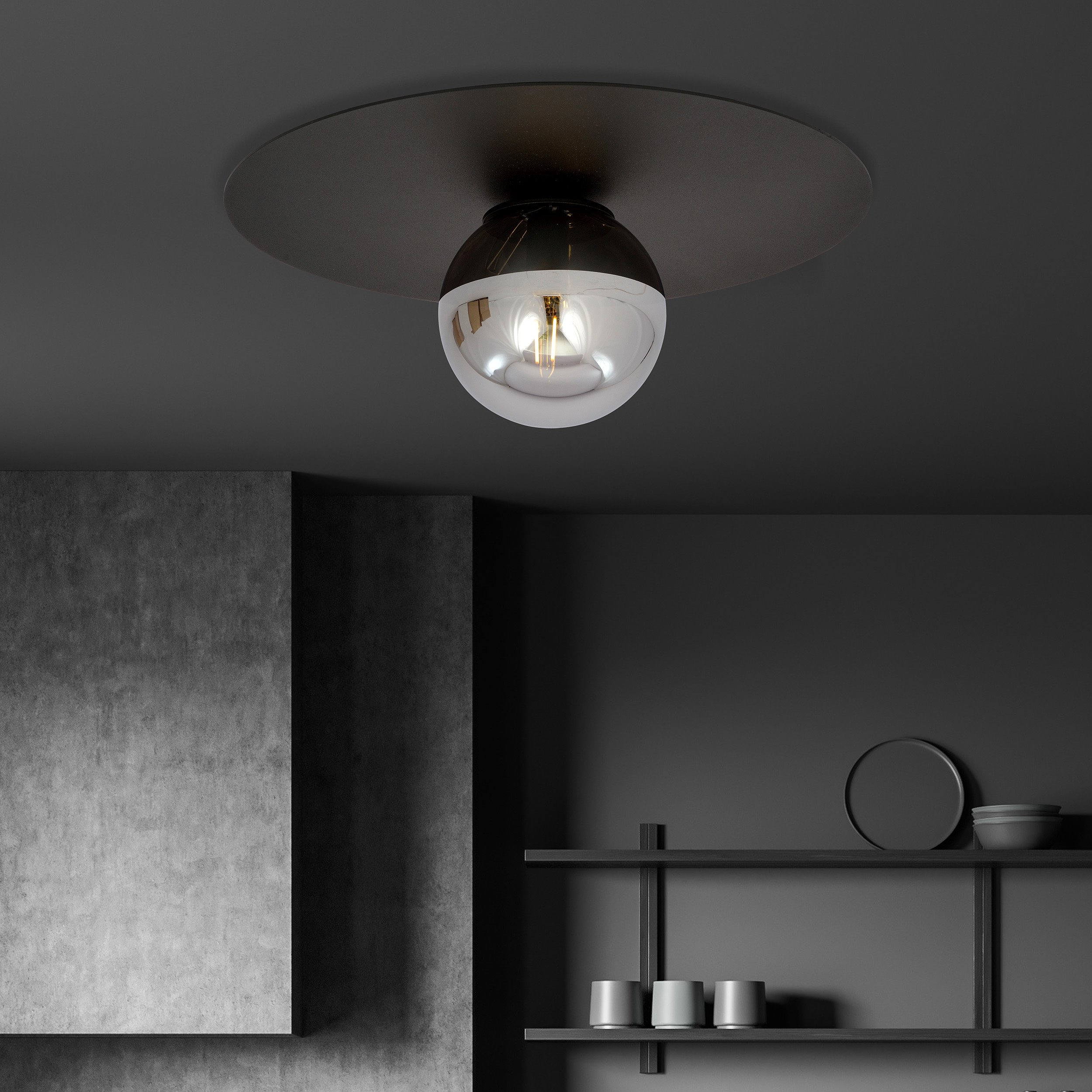 Plafonnier Solar base en métal circulaire avec abat-jour en boule de verre au design contemporain par Emibig Plafonnier Solar base en métal circulaire avec abat-jour en boule de verre au design contemporain par Emibig