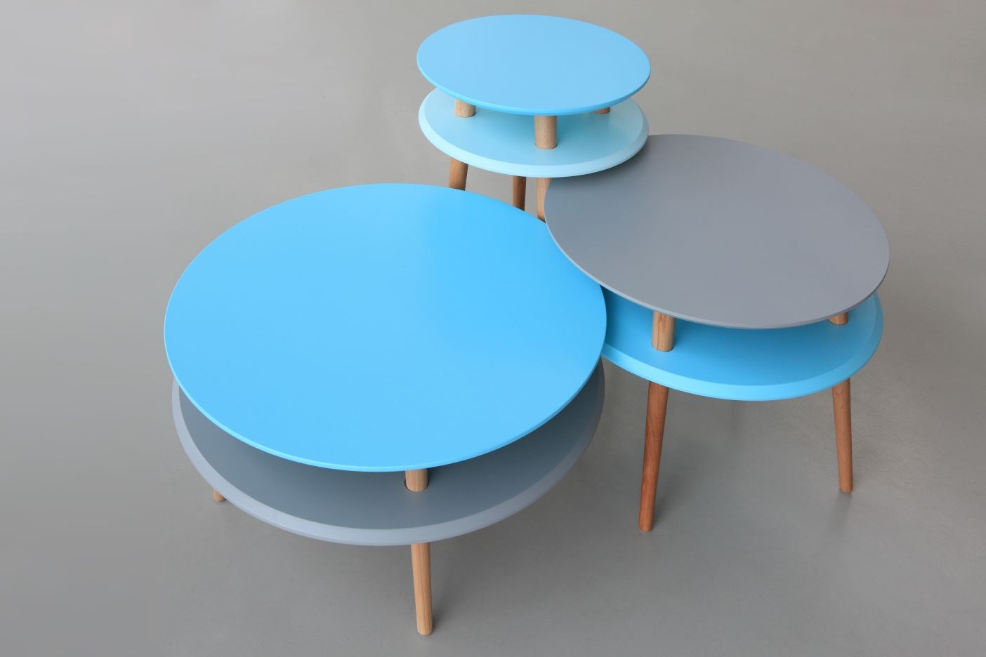 Table basse en bois UFO low par Magdalena Garncarz et Szymon Hanczar Table basse en bois UFO low par Magdalena Garncarz et Szymon Hanczar