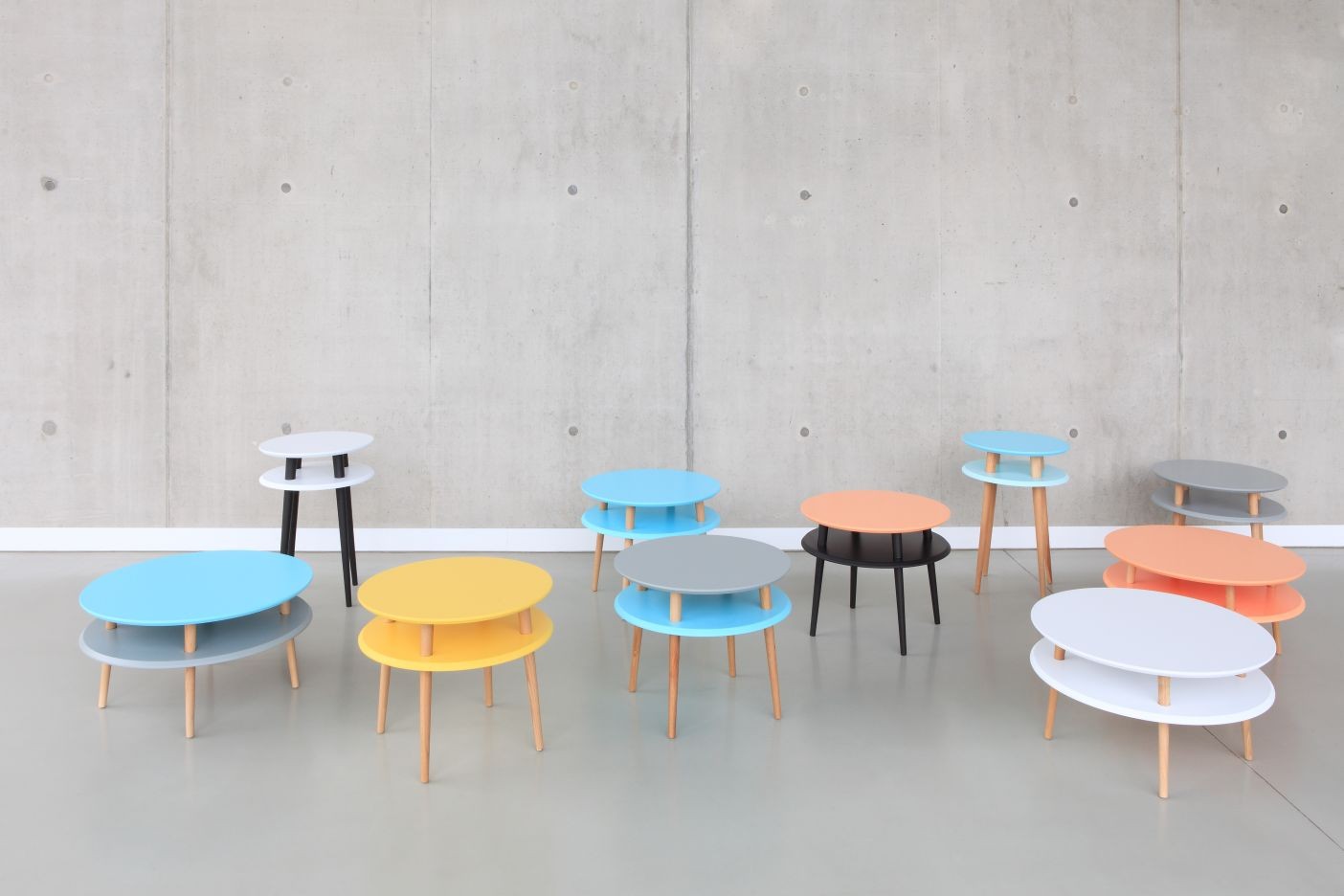 Table basse en bois UFO low par Magdalena Garncarz et Szymon Hanczar Table basse en bois UFO low par Magdalena Garncarz et Szymon Hanczar