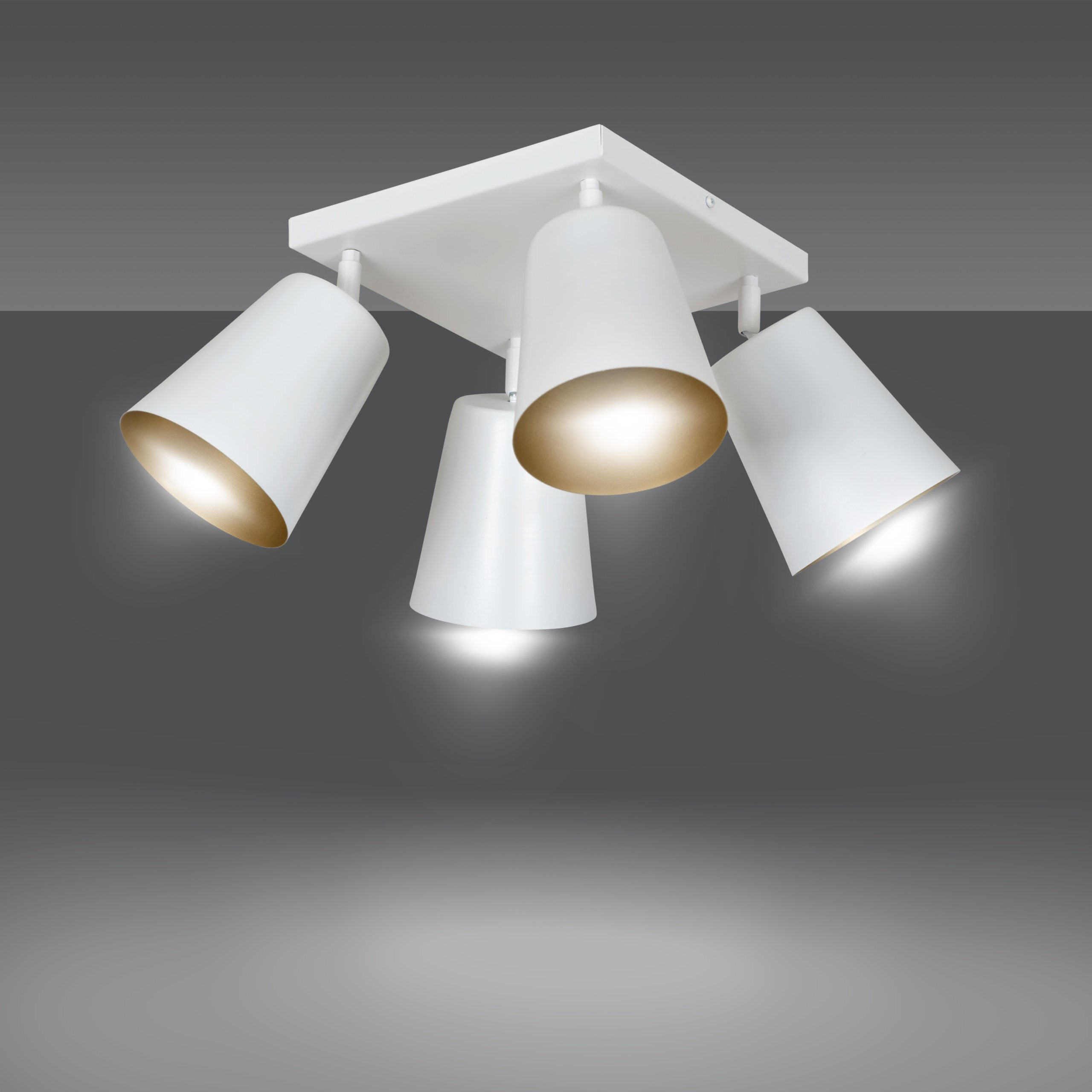 Plafonnier spot Prism base en métal carré au design contemporain par Emibig Plafonnier spot Prism base en métal carré au design contemporain par Emibig
