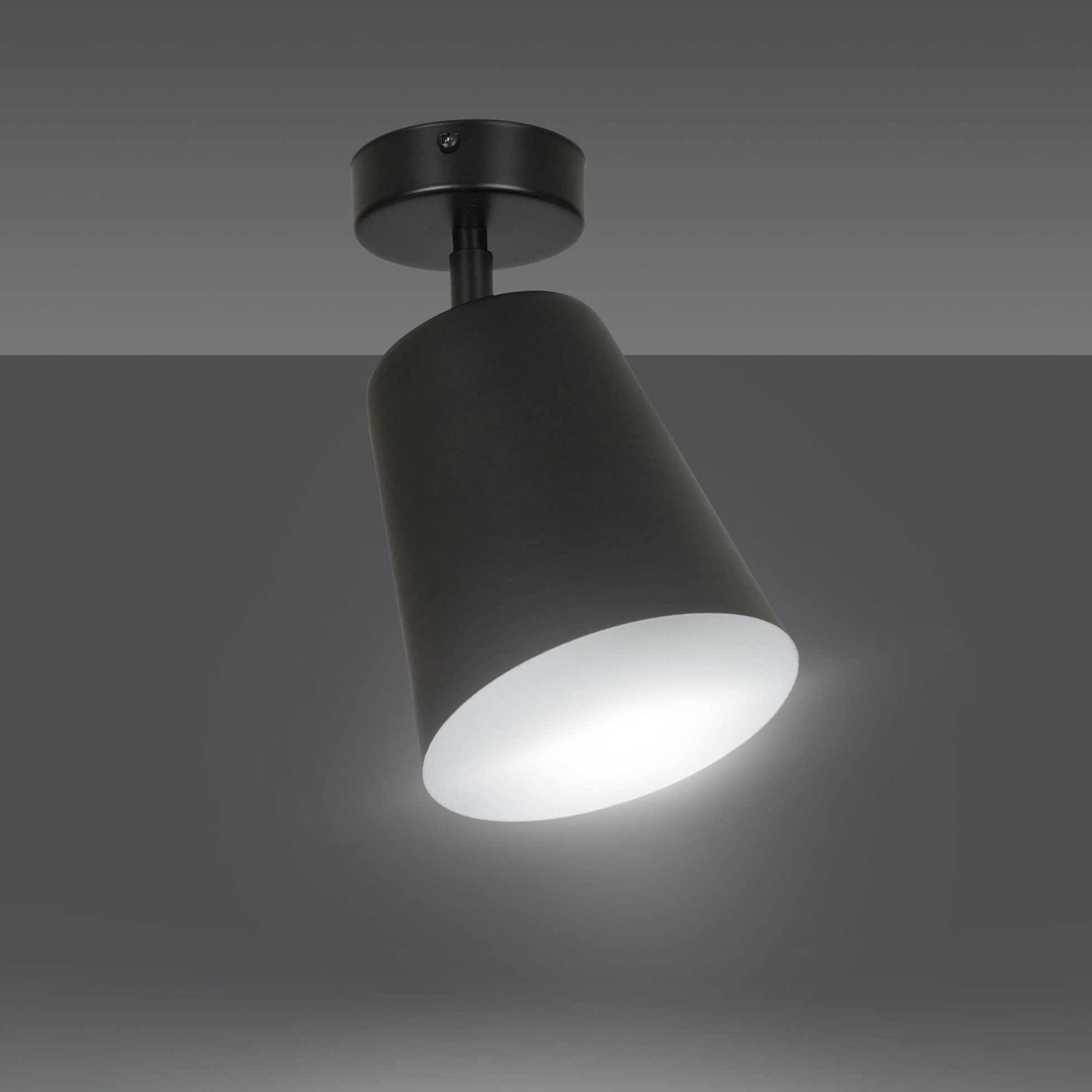 Plafonnier spot Prism base en métal linéaire au design contemporain par Emibig Plafonnier spot Prism base en métal linéaire au design contemporain par Emibig
