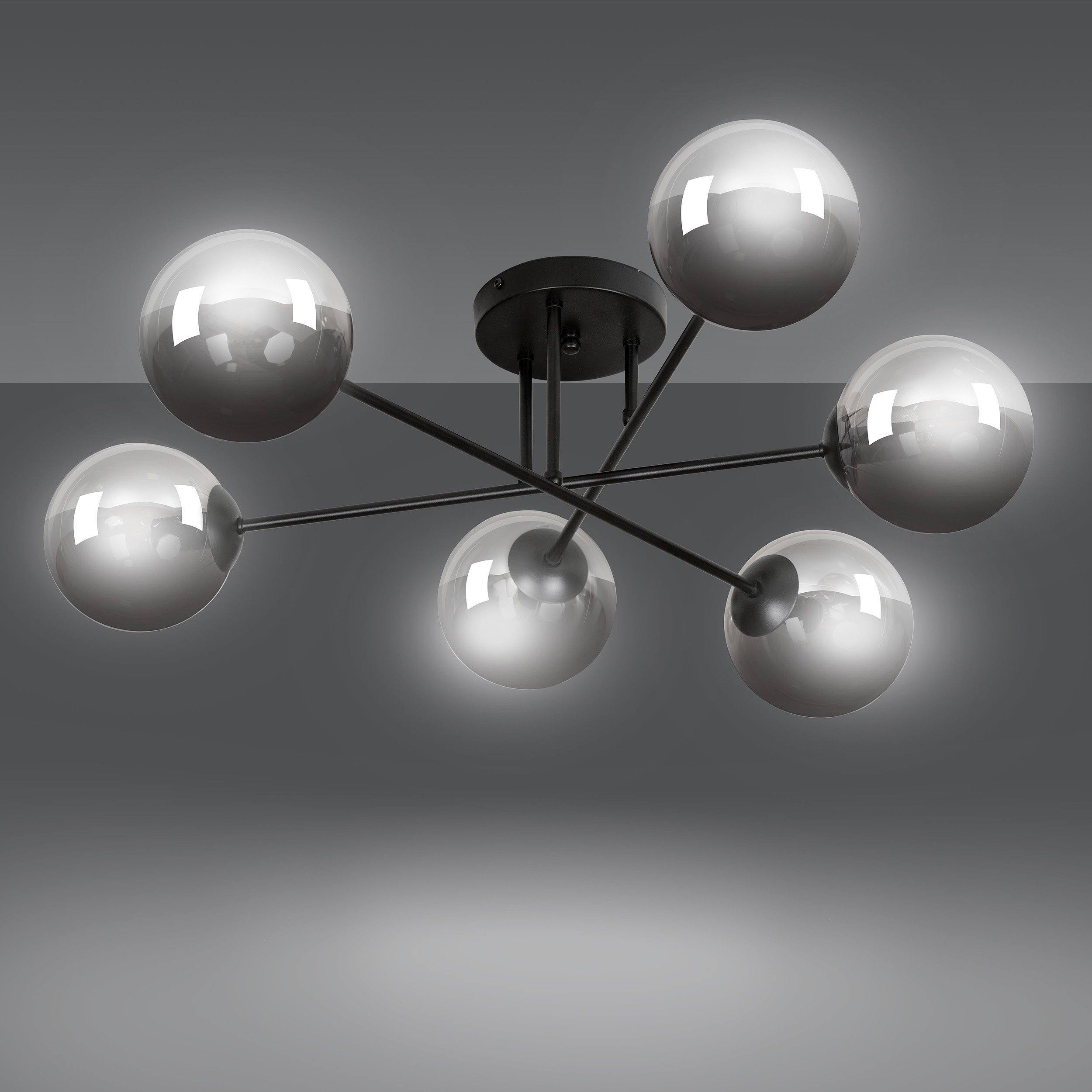 Plafonnier Brendi 6B base métal en forme d'étoile avec abat-jour boule en verre au design contemporain par Emibig Plafonnier Brendi 6B base métal en forme d'étoile avec abat-jour boule en verre au design contemporain par Emibig