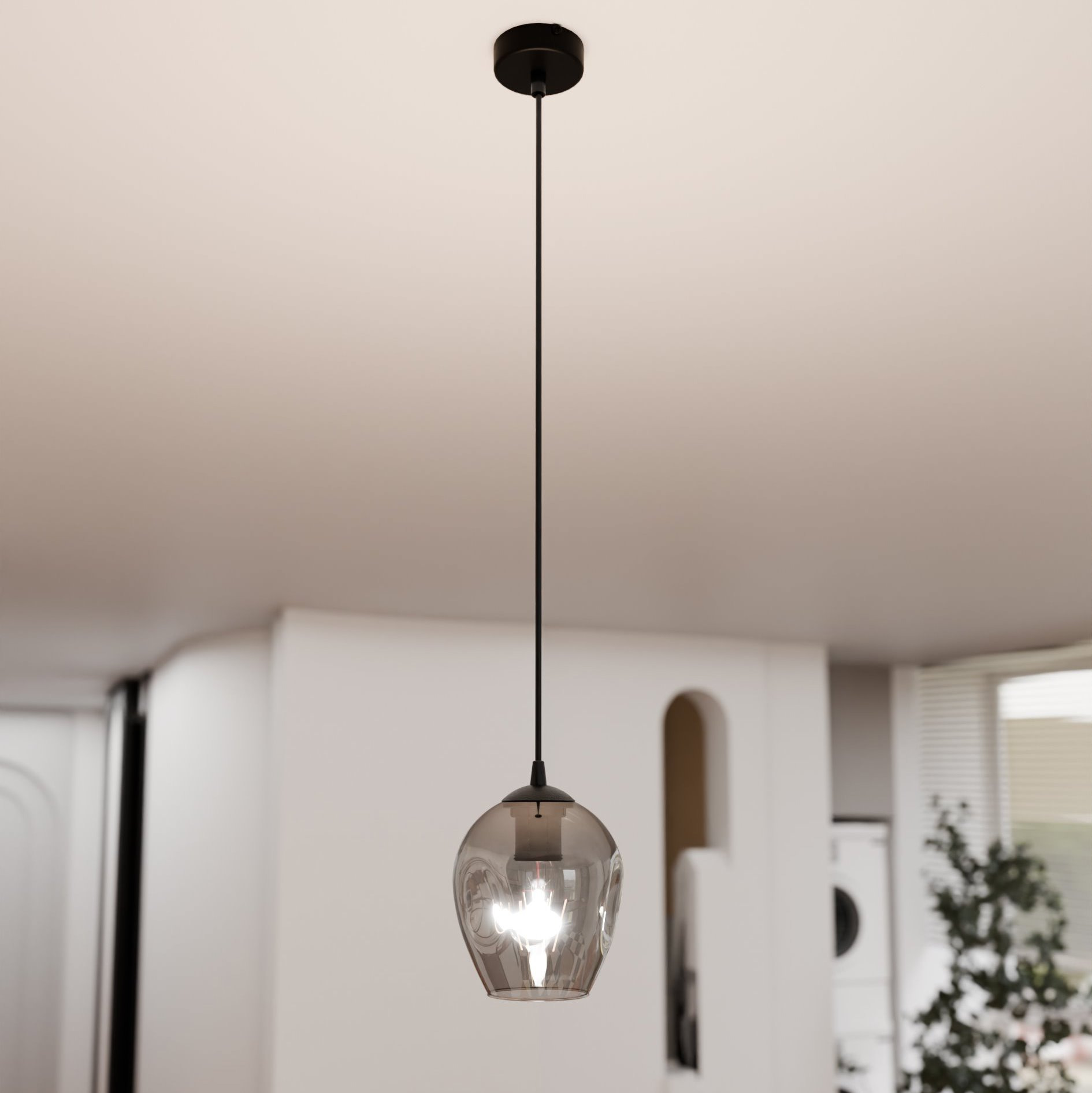 Suspension Istar base en métal circulaire et abat-jour en verre au design contemporain par Emibig Suspension Istar base en métal circulaire et abat-jour en verre au design contemporain par Emibig