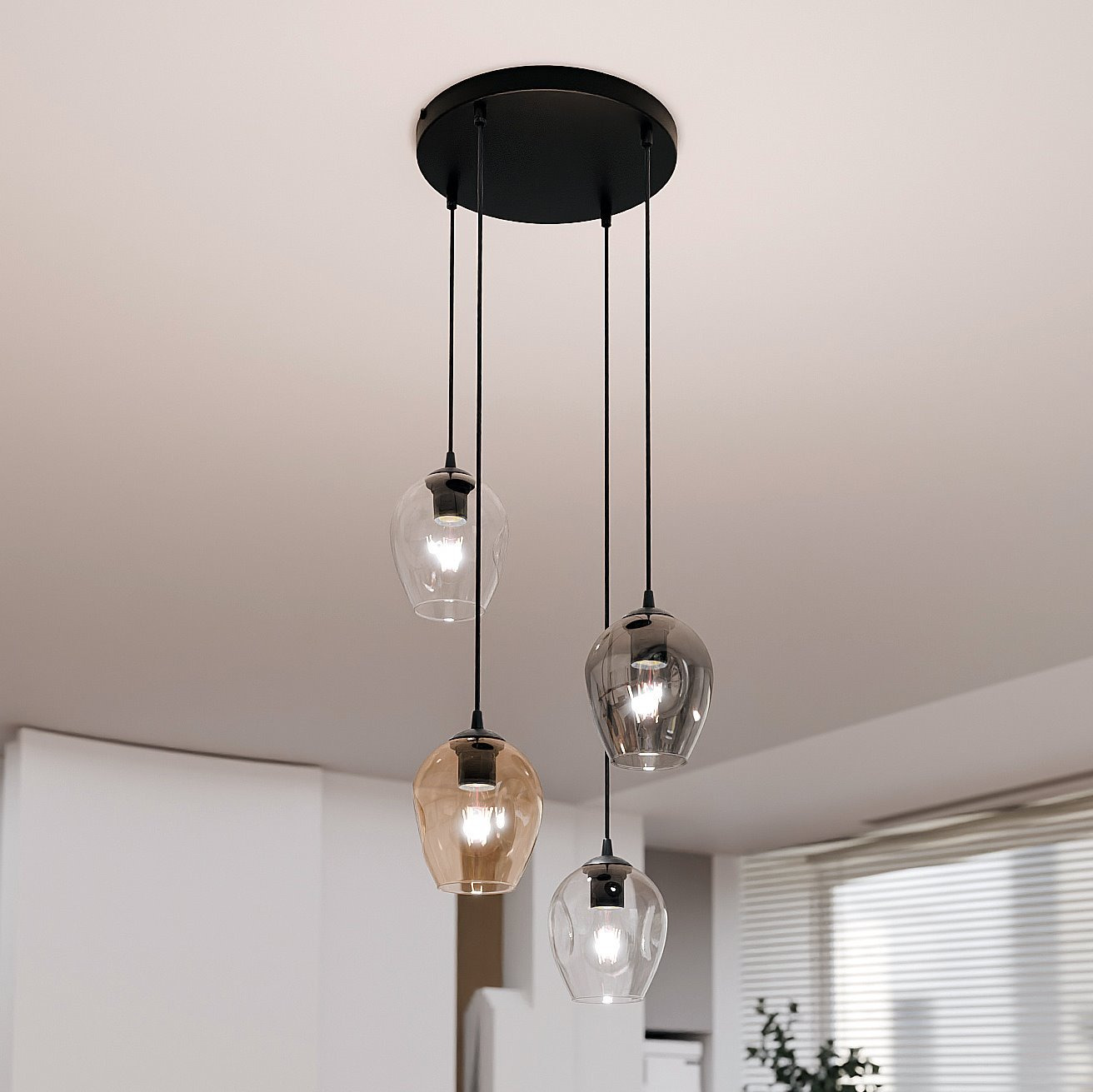 Suspension Istar base en métal circulaire et abat-jour en verre au design contemporain par Emibig Suspension Istar base en métal circulaire et abat-jour en verre au design contemporain par Emibig