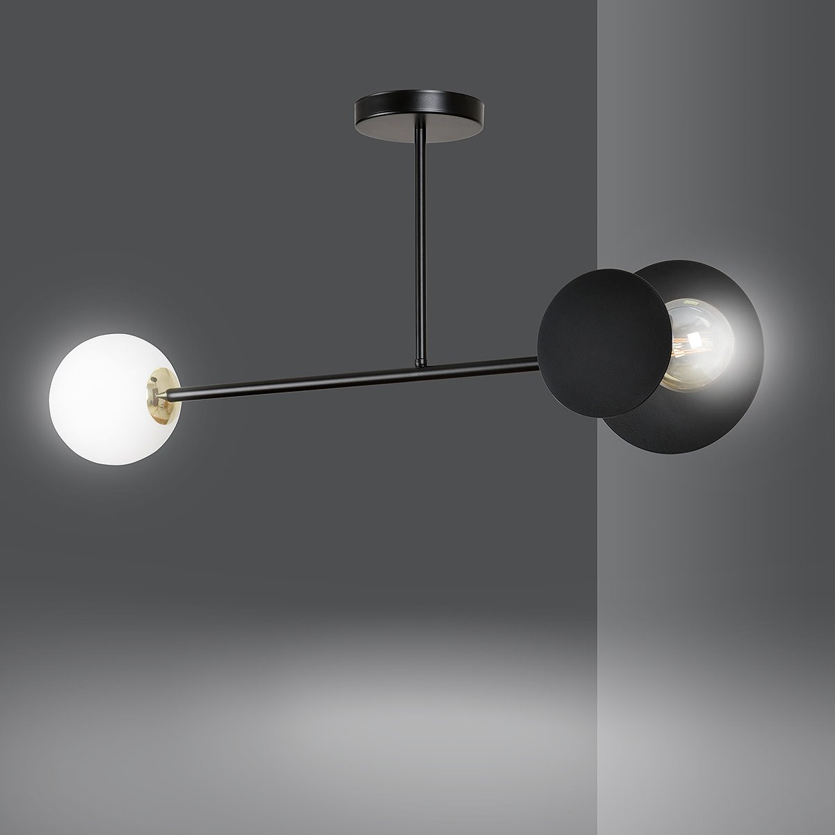 Plafonnier Minerva base en métal et abat-jour asymétrique au design contemporain par Emibig