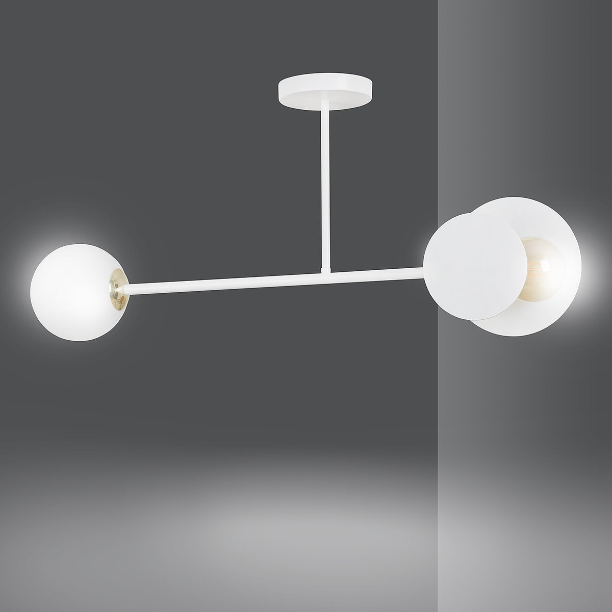 Plafonnier Minerva base en métal et abat-jour asymétrique au design contemporain par Emibig Plafonnier Minerva base en métal et abat-jour asymétrique au design contemporain par Emibig