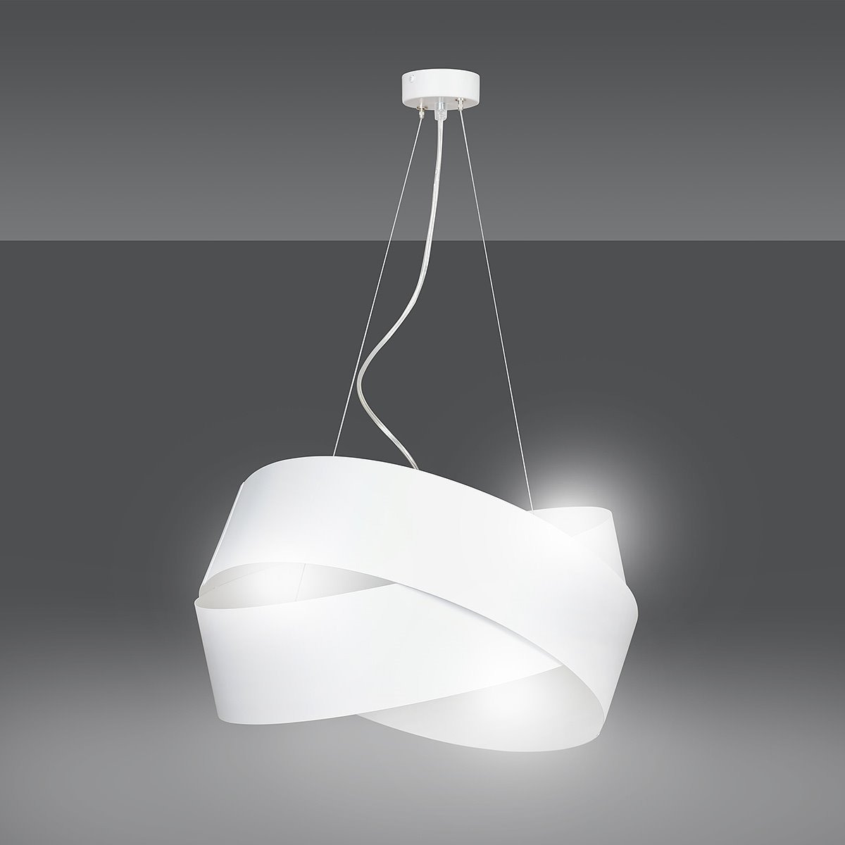 Suspension Vieno base en métal avec abat-jour à anneaux entrelacés au design contemporain par Emibig