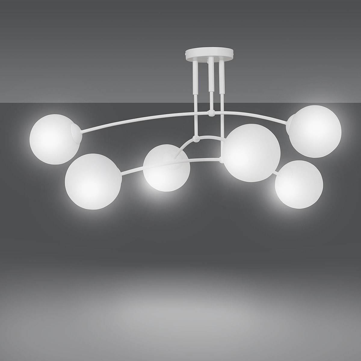 Plafonnier Pregos avec base en métal et abat-jour en boule de verre opale au design contemporain par Emibig Plafonnier Pregos avec base en métal et abat-jour en boule de verre opale au design contemporain par Emibig