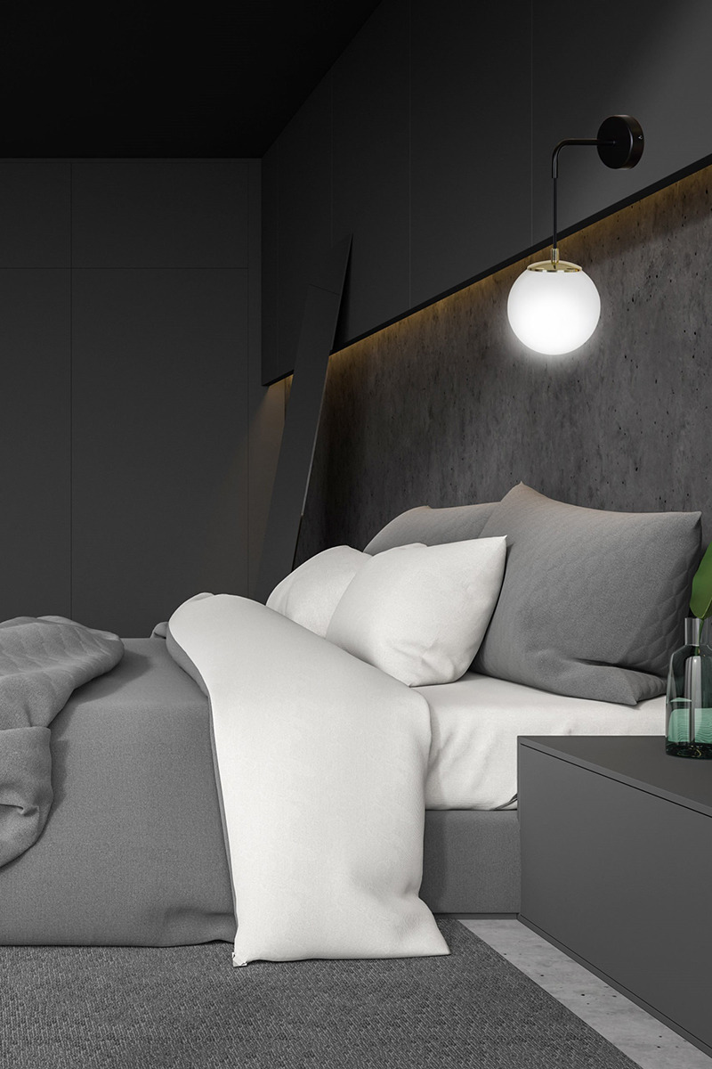 Applique murale Ognis base en métal avec détail or et abat-jour en verre opale au design contemporain par Emibig