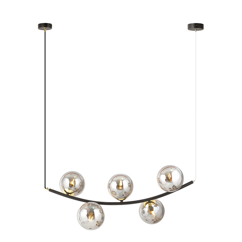 Suspension Ritz en métal avec bras demi cercle et abat-jour en verre au design contemporain par Emibig Suspension Ritz en métal avec bras demi cercle et abat-jour en verre au design contemporain par Emibig