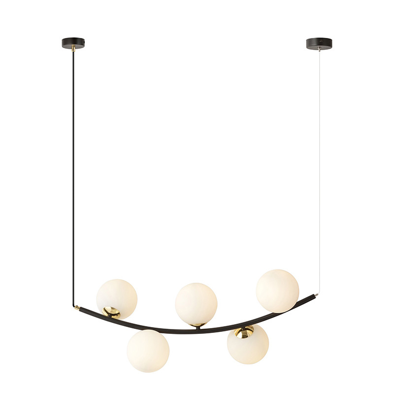 Suspension Ritz en métal avec bras demi cercle et abat-jour en verre au design contemporain par Emibig Suspension Ritz en métal avec bras demi cercle et abat-jour en verre au design contemporain par Emibig