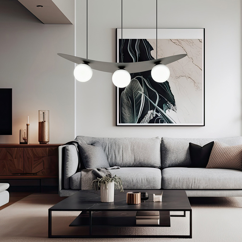 Suspension Aura 3BL base en métal et abat-jour ovale incurvé avec boule de verre au design contemporain par Emibig Suspension Aura 3BL base en métal et abat-jour ovale incurvé avec boule de verre au design contemporain par Emibig