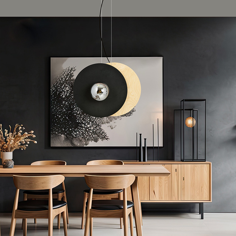 Suspension Soho base en métal et bois avec abat-jour en disque avec boule de verre au design contemporain par Emibig