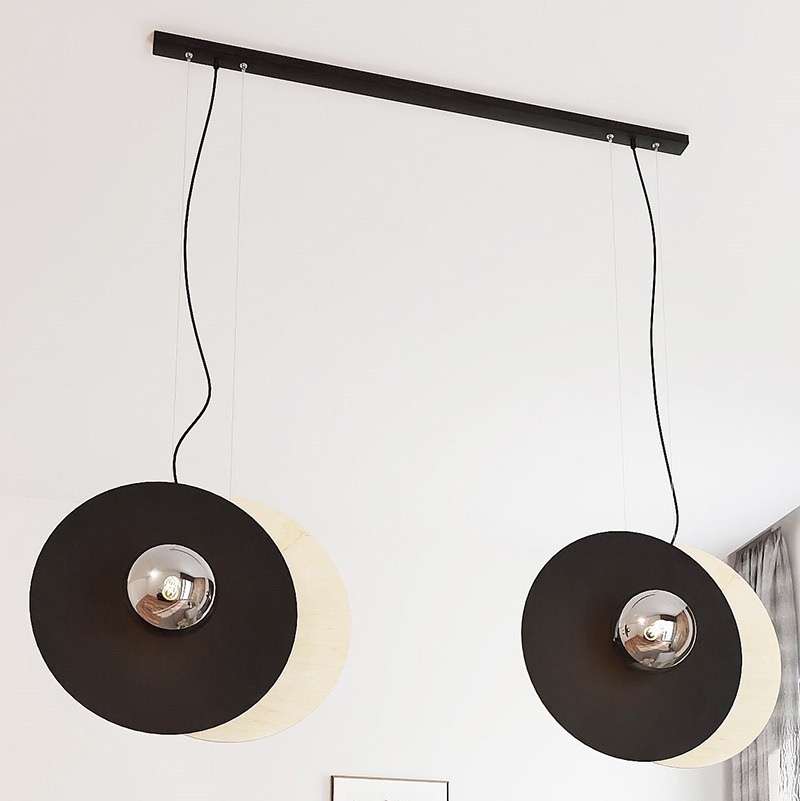 Suspension Soho base en métal et bois avec abat-jour en disque avec boule de verre au design contemporain par Emibig