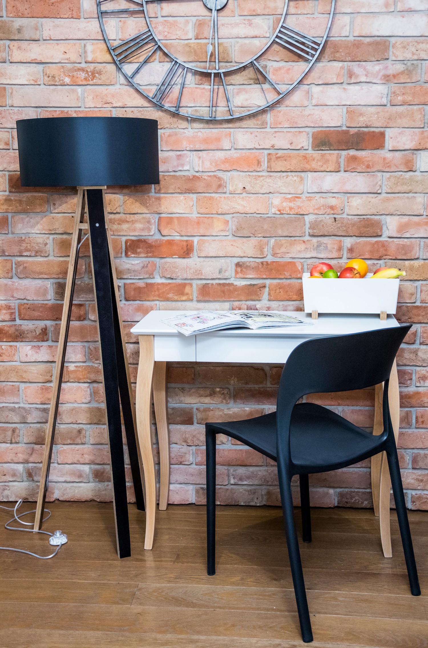 Bureau avec tiroir desk en bois Lillo small par Marcin Gładzik Bureau desk en bois Lillo small par Marcin Gładzik