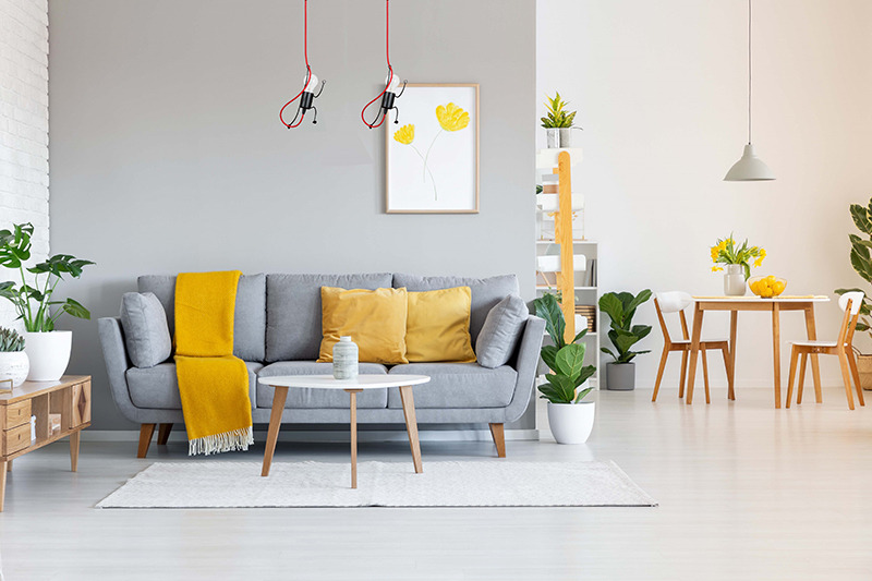 Suspension Bobi avec base en métal et abat-jour en forme de silhouette humaine au design contemporain par Emibig