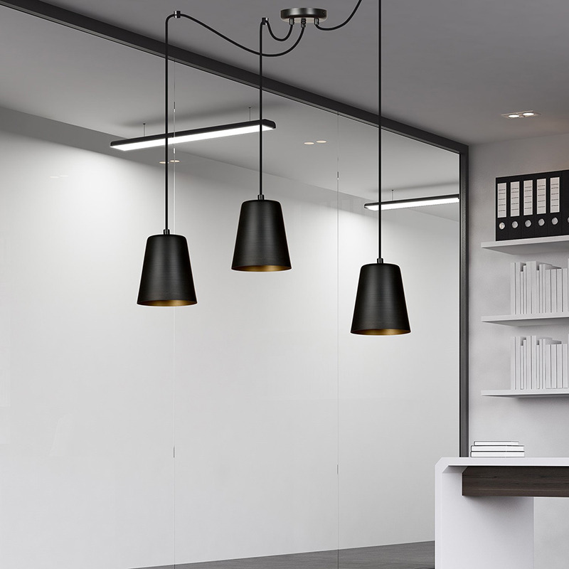 Suspension Link en forme d'araignée avec base en métal et abat-jour au design contemporain par Emibig Suspension Link en forme d'araignée avec base en métal et abat-jour au design contemporain par Emibig