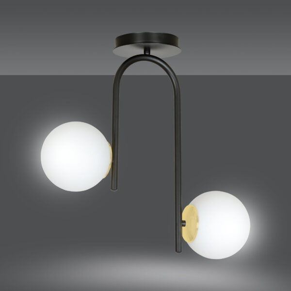 Plafonnier Ragnar base en métal et détail doré avec abat-jour en boule de verre au design contemporain par Emibig