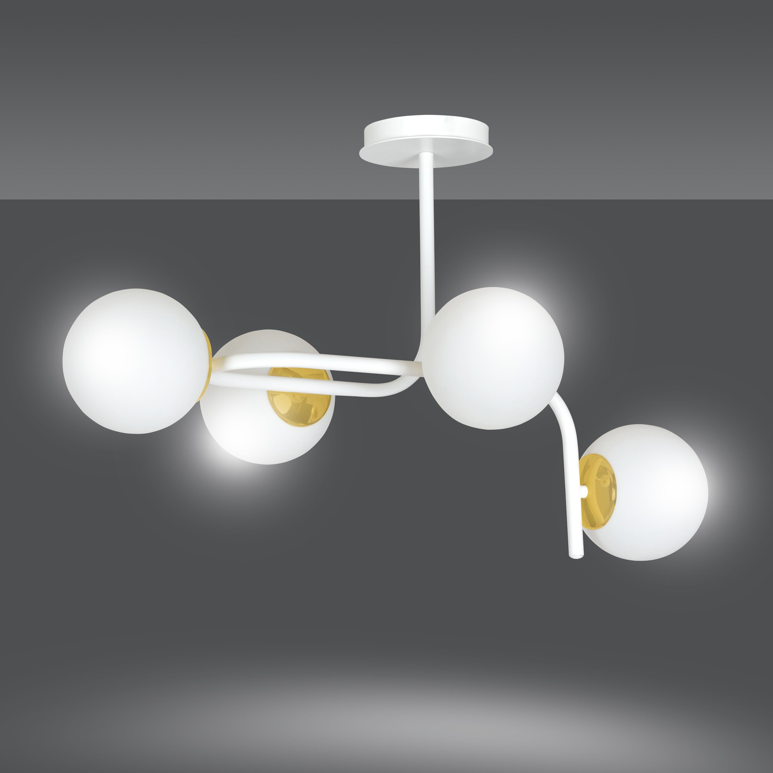 Plafonnier Ragnar base en métal et détail doré avec abat-jour en boule de verre au design contemporain par Emibig Plafonnier Ragnar base en métal et détail doré avec abat-jour en boule de verre au design contemporain par Emibig