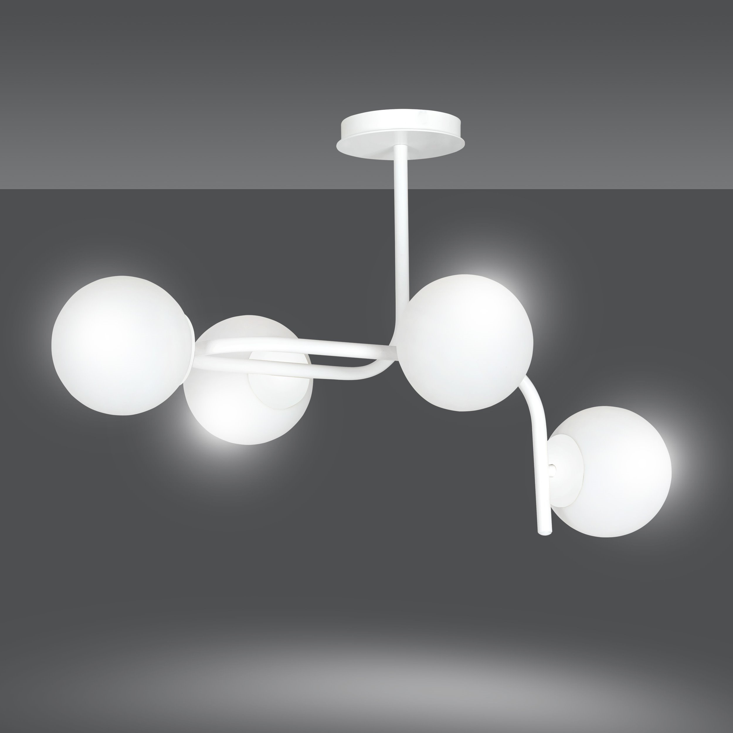 Plafonnier Kalf base en métal avec abat-jour en boule de verre opale au design contemporain par Emibig Plafonnier Kalf base en métal avec abat-jour en boule de verre opale au design contemporain par Emibig
