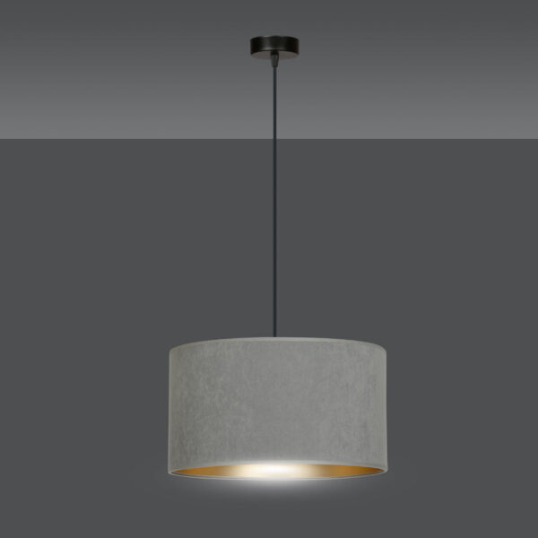 Suspension Hilde base en métal circulaire et abat-jour en velours au design contemporain par Emibig